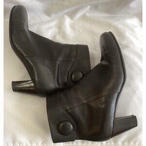 Ladies Black Leather Ecco Brand Button Ankle Boots Size 38